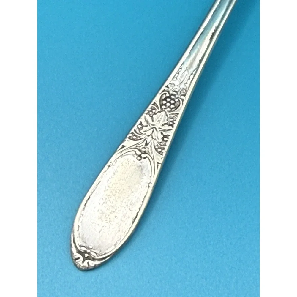 Antique Vintage Wm Rogers Silverplate Baby Spoon Isabella Grape Pattern 1913 GUC